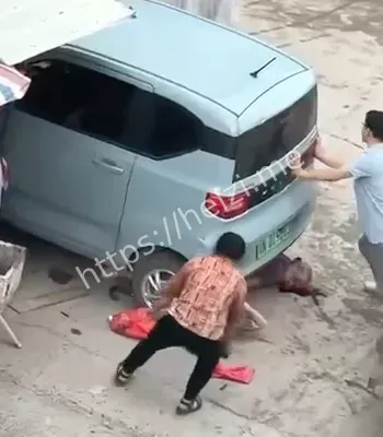 钦州电车撞地摊事件